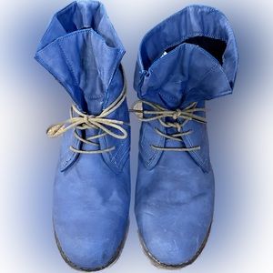 Size 10 Wanted blue burnished mid-calf lace up boots.